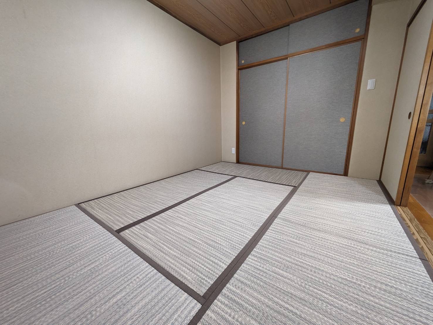 久喜市鷲宮マンションの畳と襖を張り替えしました
